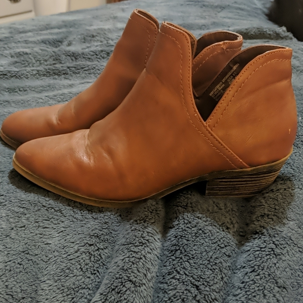 Women's camel ankle booties